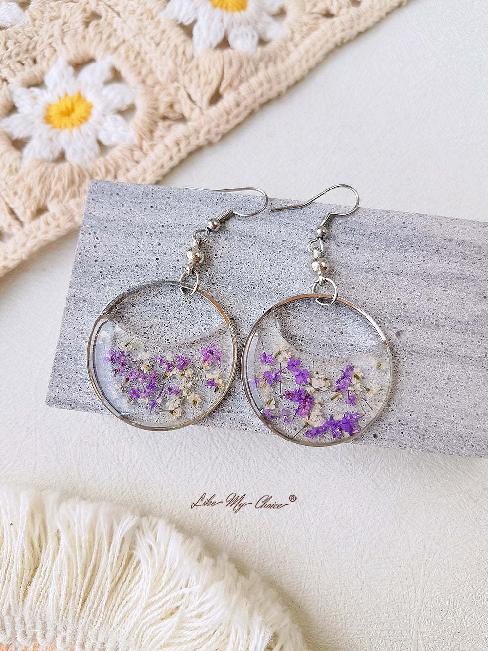 Resin earrings with dried flowers discount