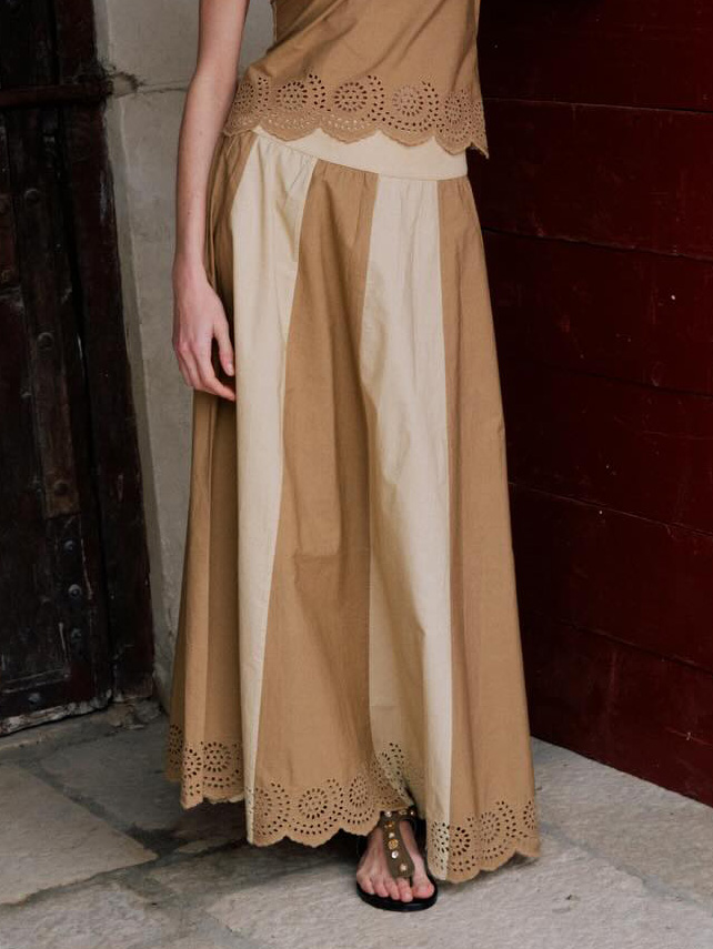 Unique Contrast Embroidered A-line Skirt