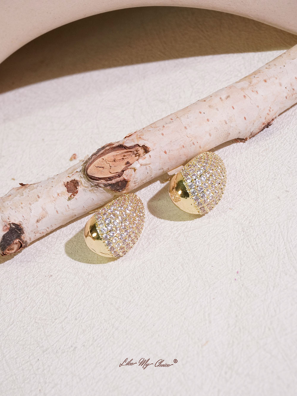 Diamond-studded Teardrop Earrings