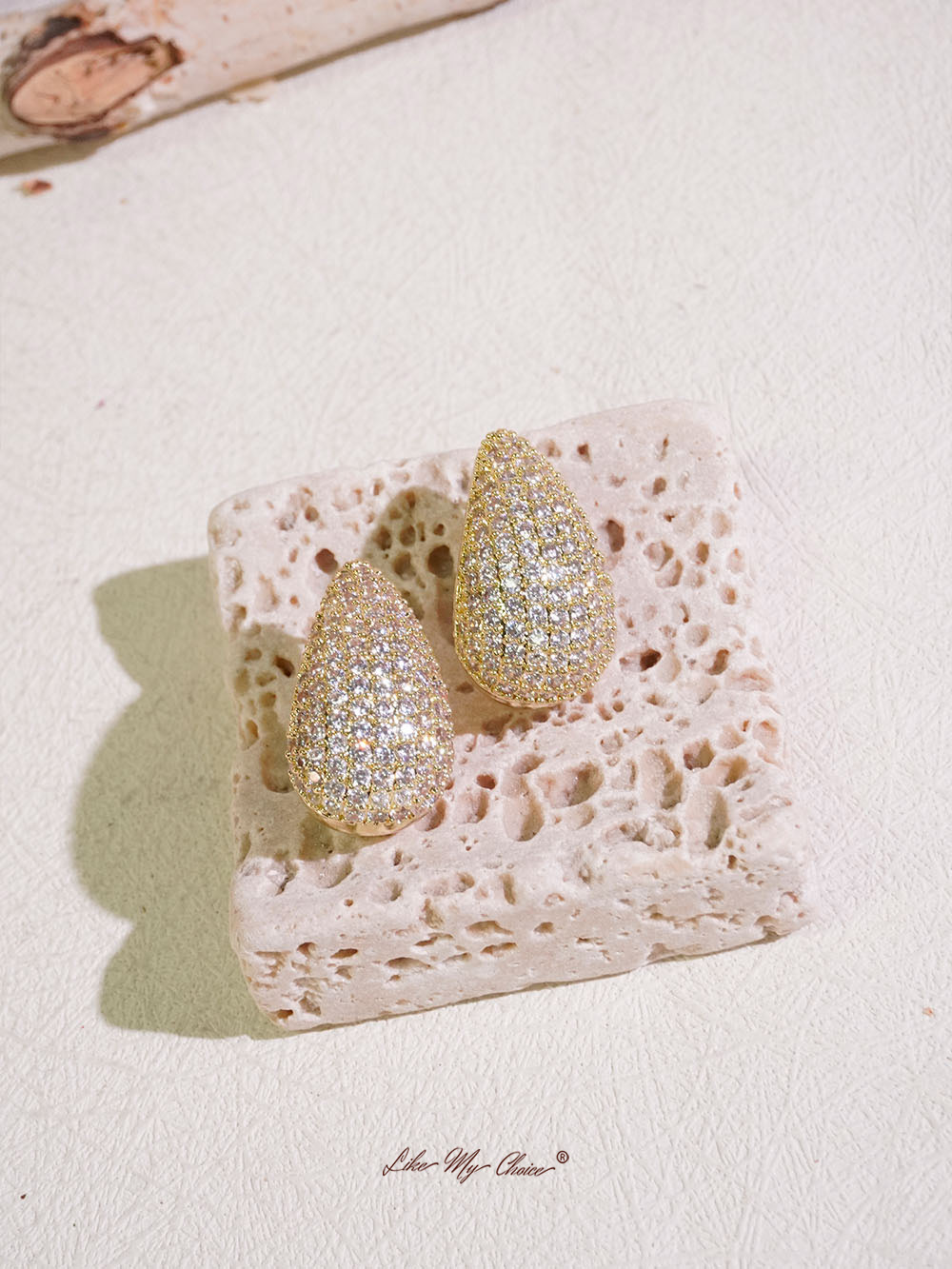 Diamond-studded Teardrop Earrings
