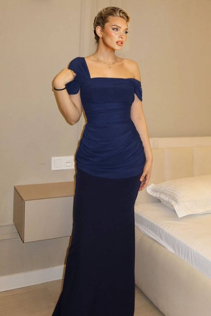 Off-shoulder Pleated Maxi Dress