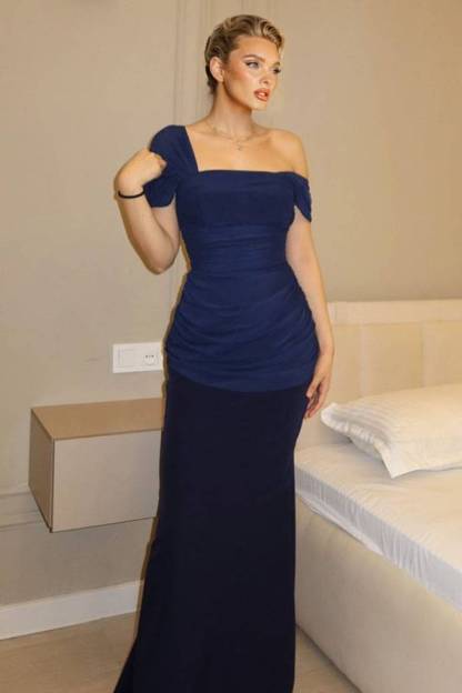 Off-shoulder Pleated Maxi Dress