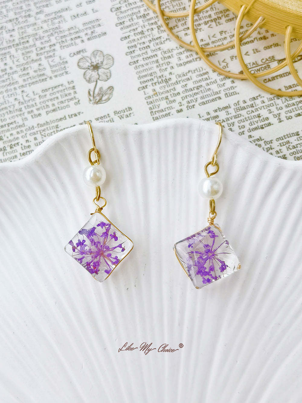 Handmade Resin Queen Anne Dried Flower Earrings