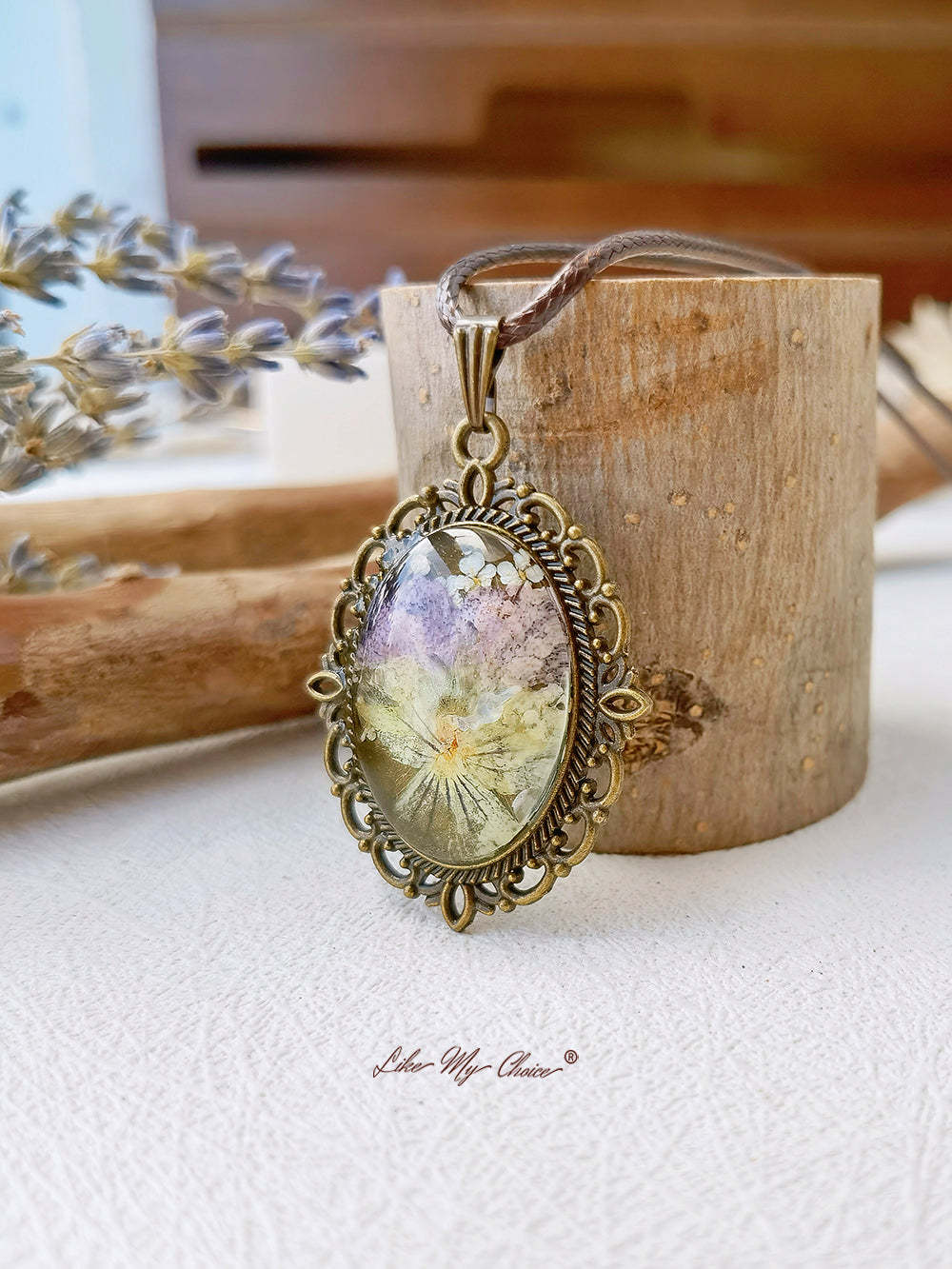 Tri color dry flower circular vintage necklace