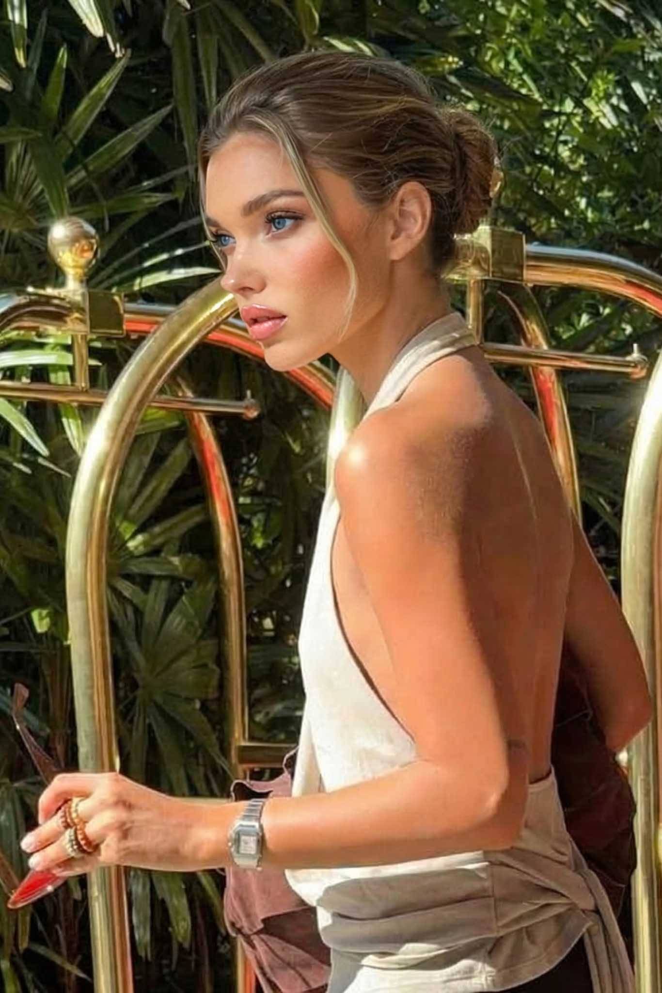 Minimalist Halter-Neck Backless Top And Pants Set