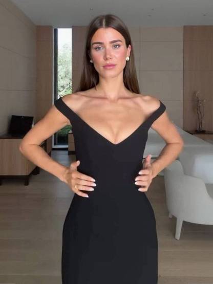 Minimalist V-Neck Slim-Fit Maxi Dress