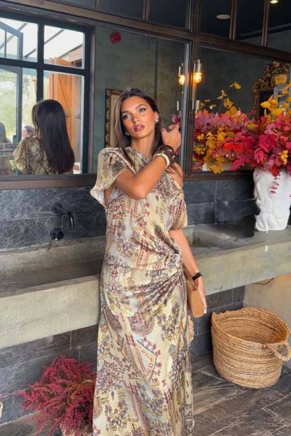 Off-Shoulder Pleated Unique Print Dress