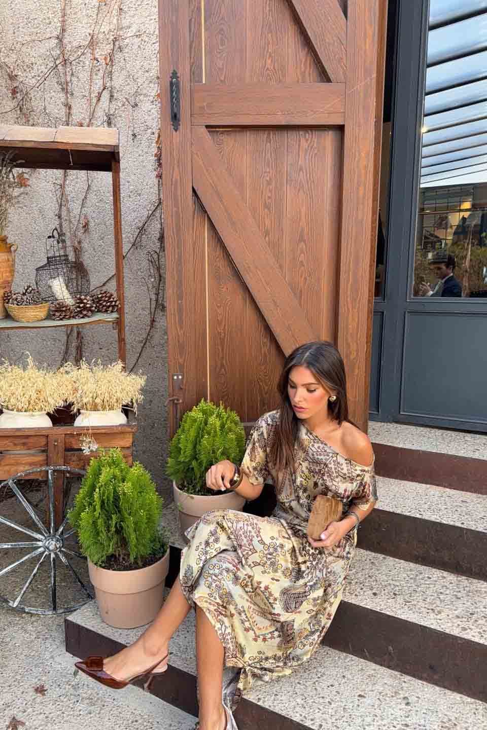 Off-Shoulder Pleated Unique Print Dress