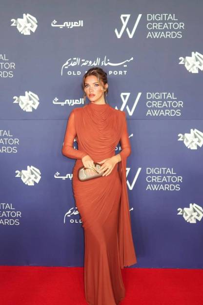 Asymmetric Sleeve Pleated Design Maxi Dress