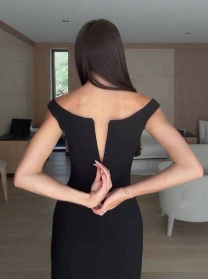 Minimalist V-Neck Slim-Fit Maxi Dress