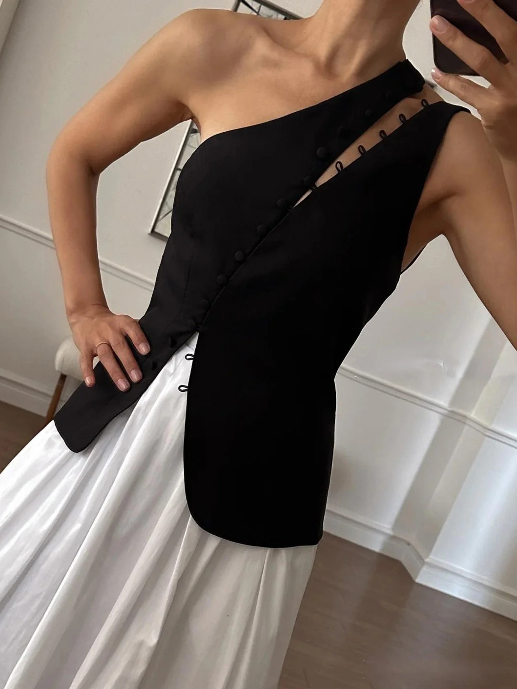 Fashion One-shoulder Button Detail Top