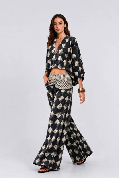 Black & White Geometric Print Two-Piece Set - Boho Chic Wide-Leg Pants & Cropped Top