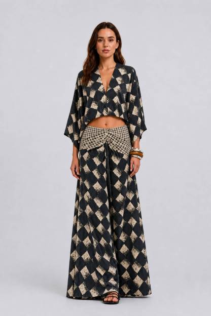 Black & White Geometric Print Two-Piece Set - Boho Chic Wide-Leg Pants & Cropped Top