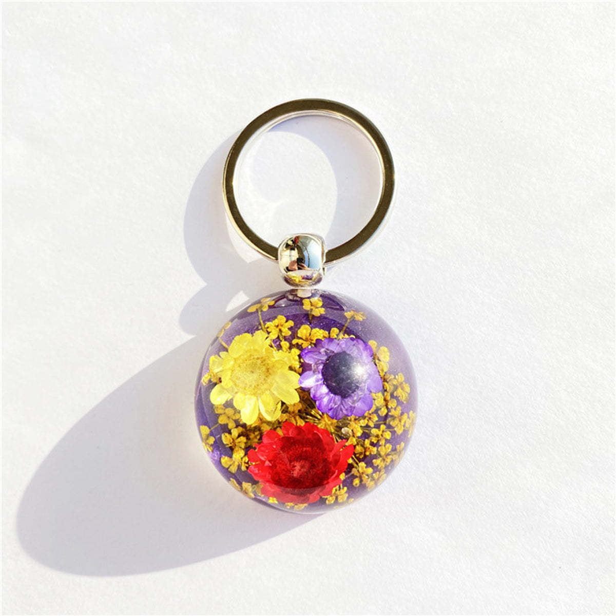 Hemisphere Amber Dried Flower Daisy Keychain