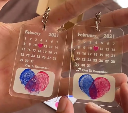 Personalisierter Schlüsselanhänger mit Fingerabdruck-Herz für Paare