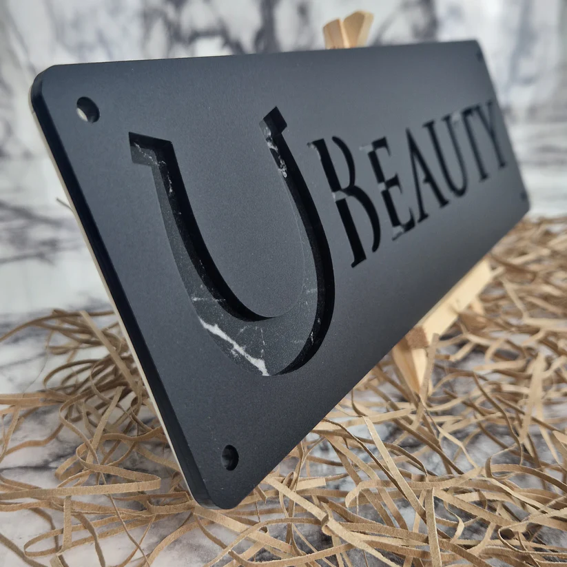 Plaque Nom Personnalisée Découpée au Laser