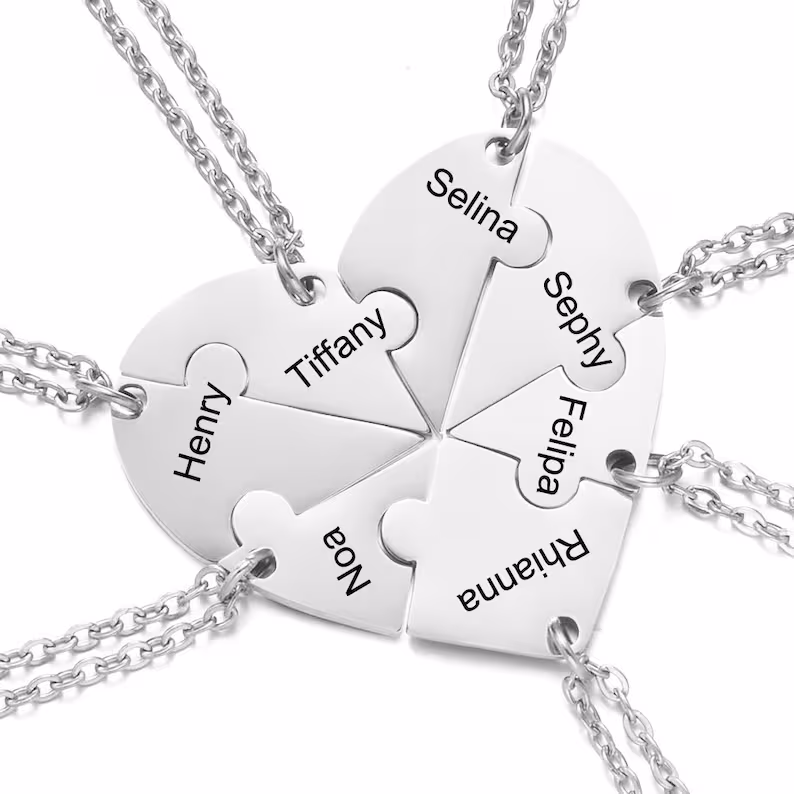 Herzförmige Namenskette, die Freundschaft/Familie/Liebe symbolisiert – wo sich Liebe und Freundschaft kreuzen