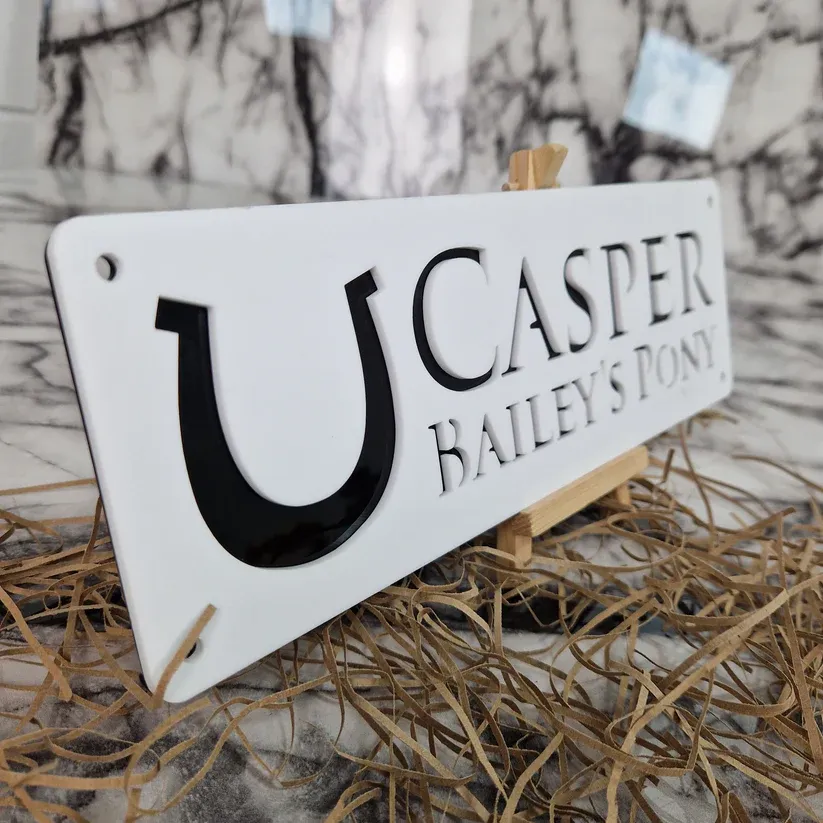 Plaque Nom Personnalisée Découpée au Laser