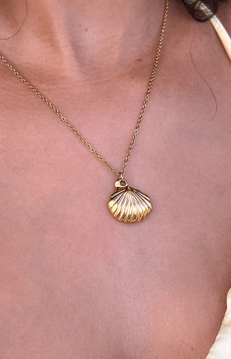 Ariel Gold Shell Necklace-Vavasi.All Rights Reserved.