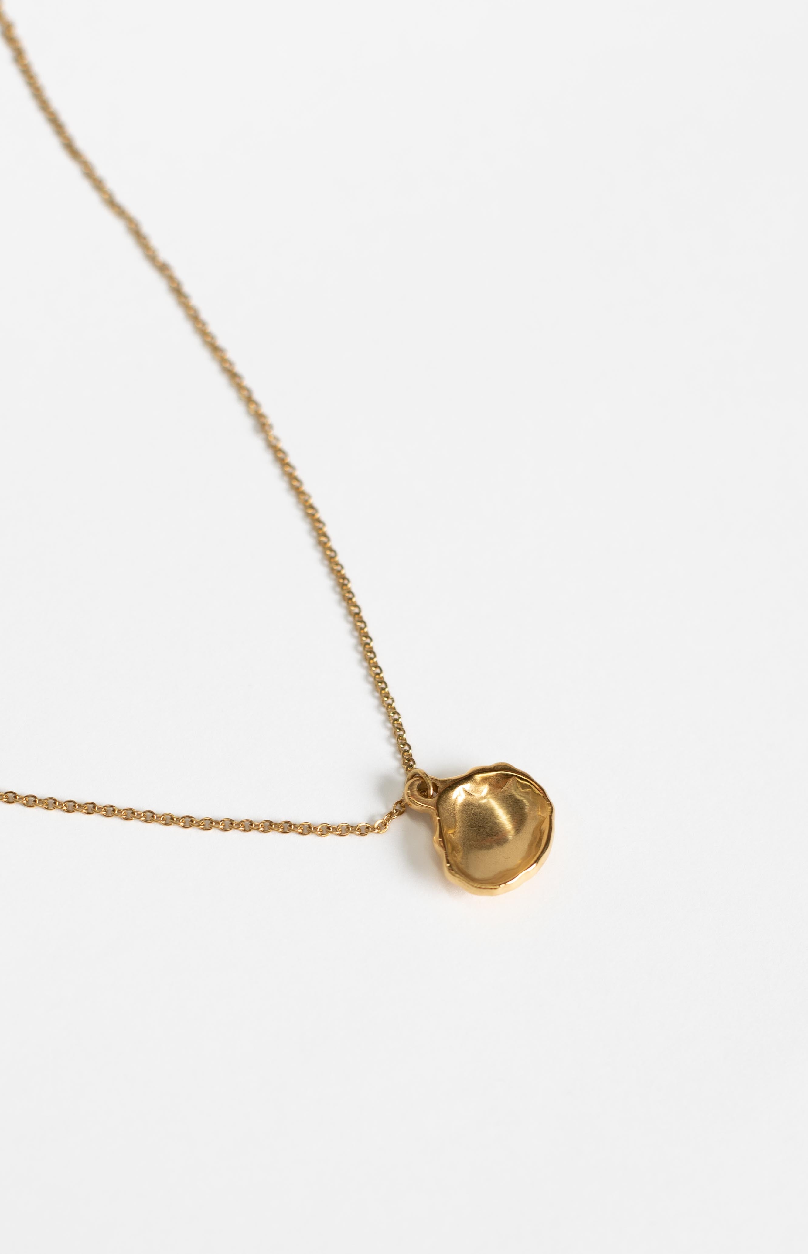 Ariel Gold Shell Necklace-Vavasi.All Rights Reserved.