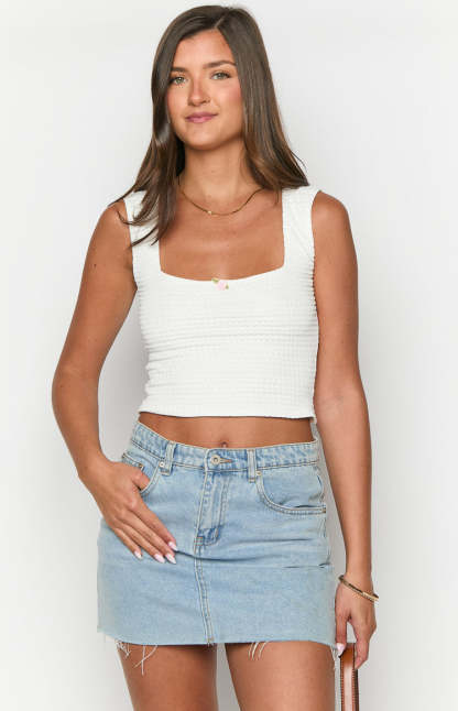 Azari White Top-Vavasi.All Rights Reserved.
