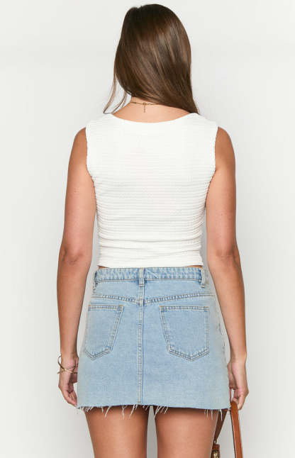 Azari White Top-Vavasi.All Rights Reserved.