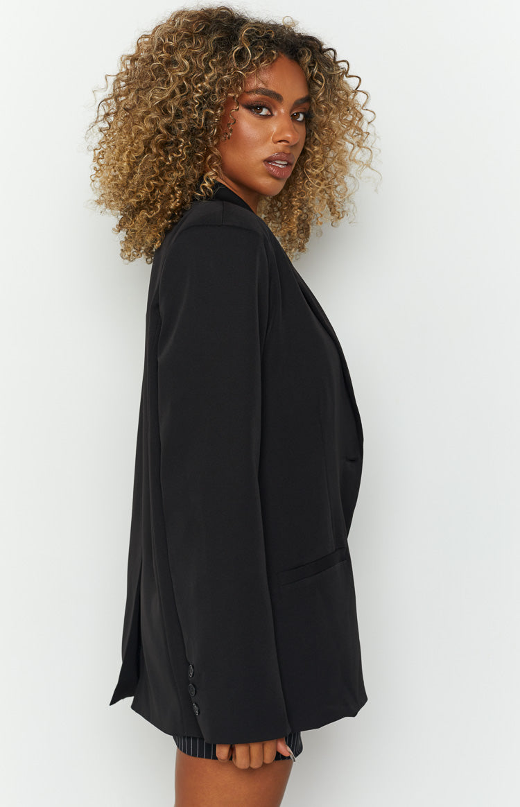 Allure Black Oversized Blazer-Vavasi.All Rights Reserved.