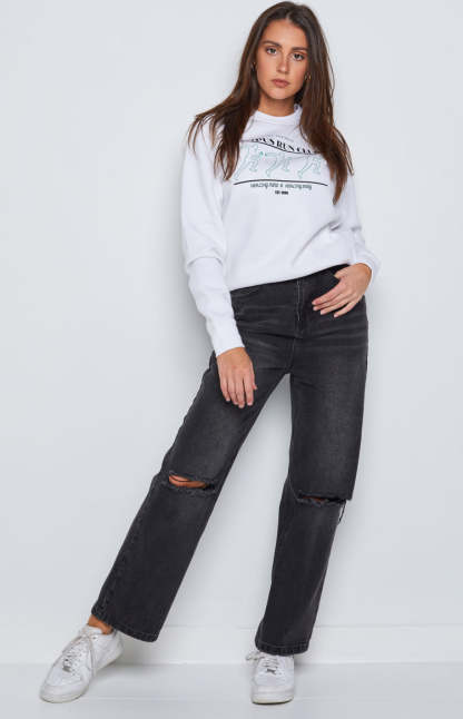 BB Run Club White Sweater-Vavasi.All Rights Reserved.