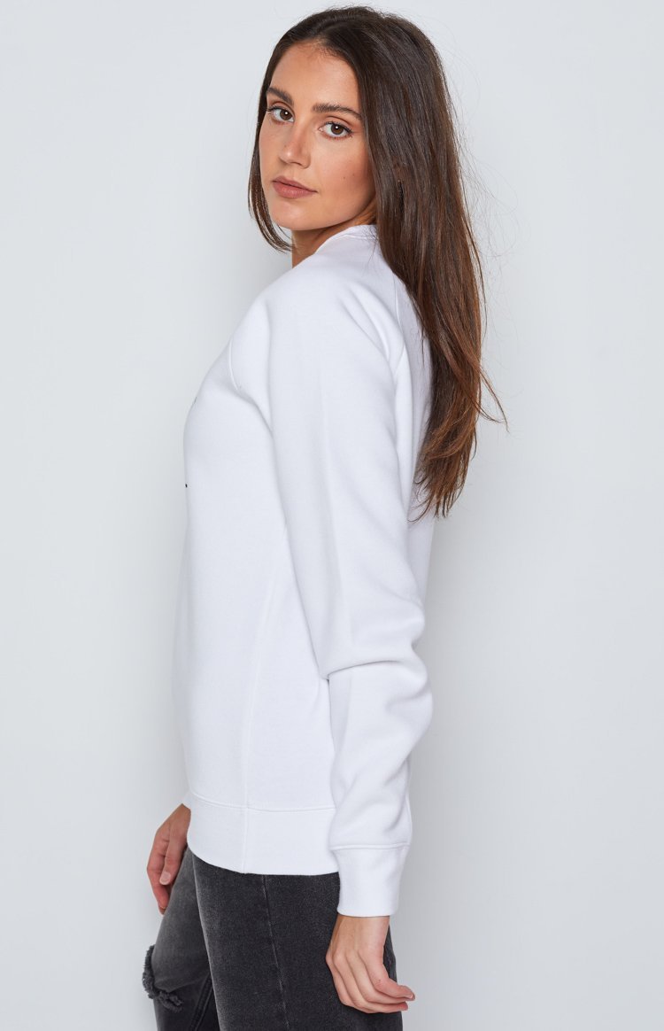 BB Run Club White Sweater-Vavasi.All Rights Reserved.