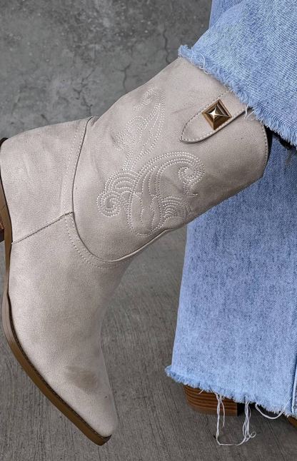 Billini Darla Sand Cowboy Boots-Vavasi.All Rights Reserved.