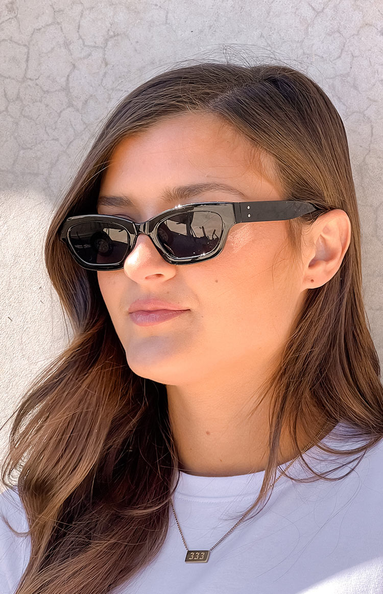 Black Slimline Sunglasses-Vavasi.All Rights Reserved.