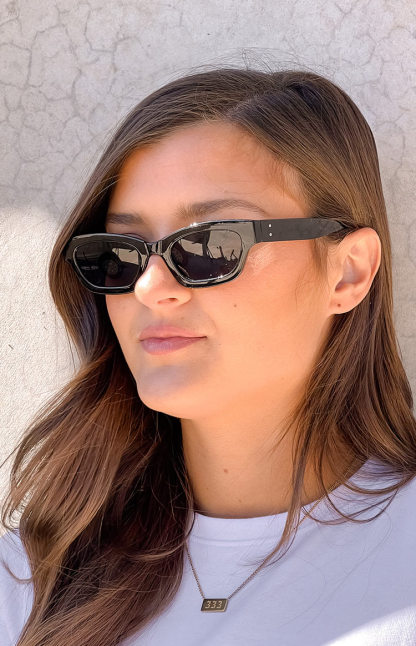 Black Slimline Sunglasses-Vavasi.All Rights Reserved.