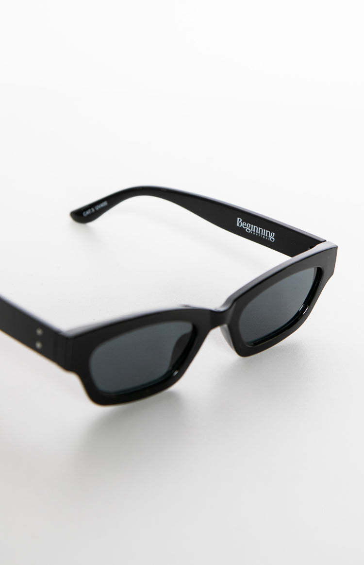 Black Slimline Sunglasses-Vavasi.All Rights Reserved.