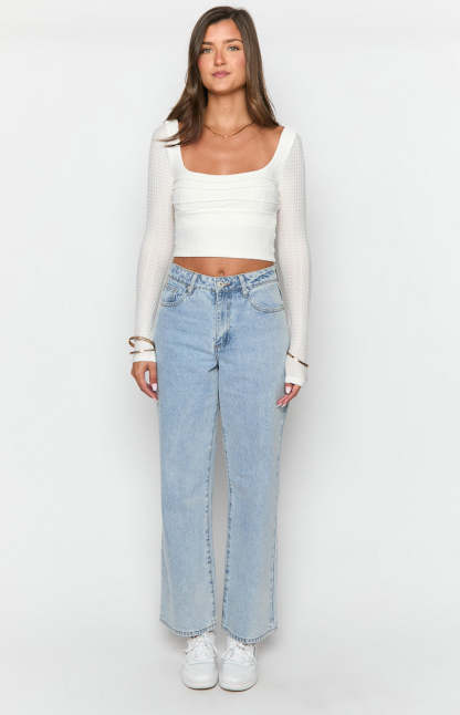 Calliope Light Wash Mid Rise Slouchy Jeans-Vavasi.All Rights Reserved.