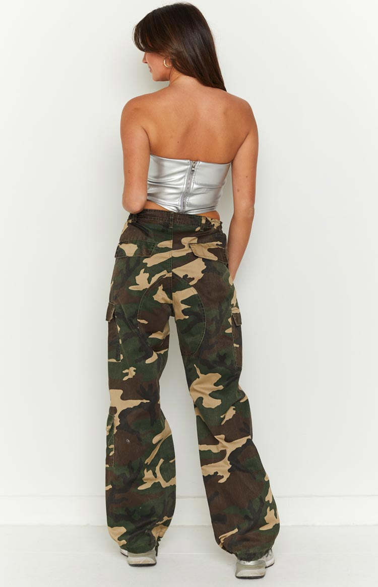 Caddie Camo Cargo Pants-Vavasi.All Rights Reserved.