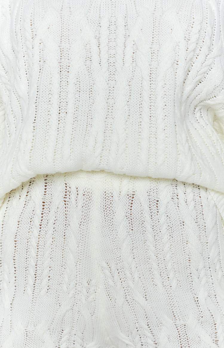 Capri Dream Shorts Cream-Vavasi.All Rights Reserved.