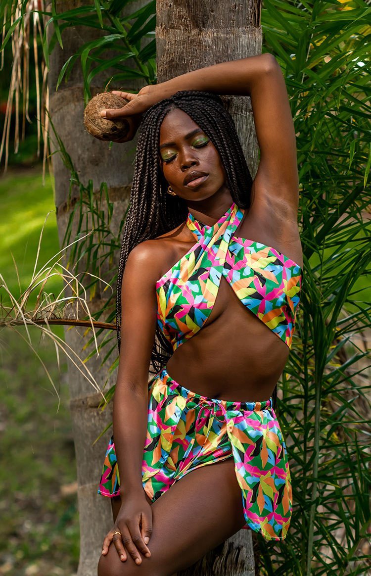 Danna Wrap Shorts Tropical-Vavasi.All Rights Reserved.