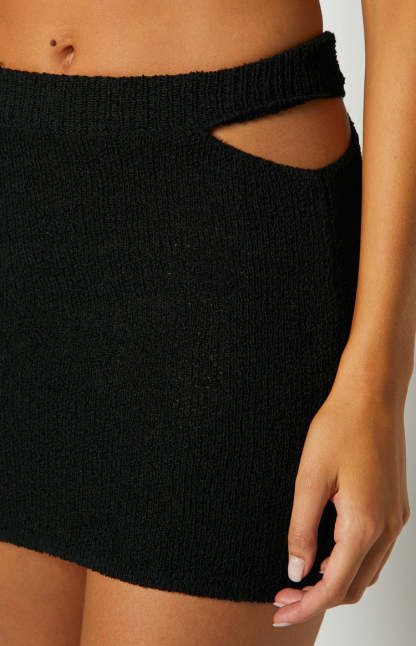 Ellion Black Knit Mini Skirt-Vavasi.All Rights Reserved.