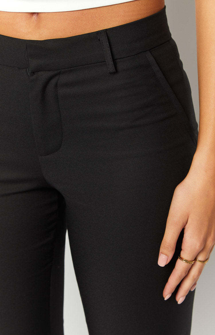 Ethyl Black Capri Pants-Vavasi.All Rights Reserved.