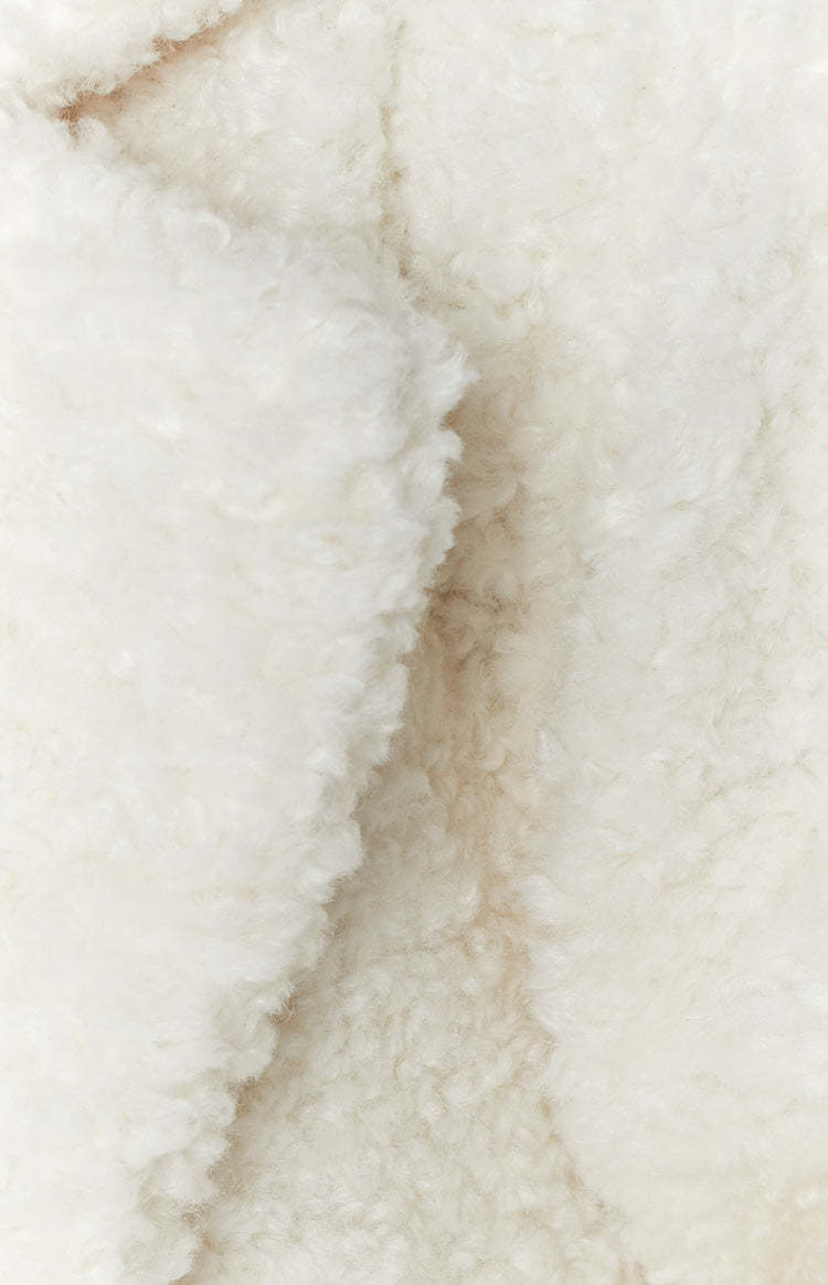 Harlen White Teddy Coat-Vavasi.All Rights Reserved.