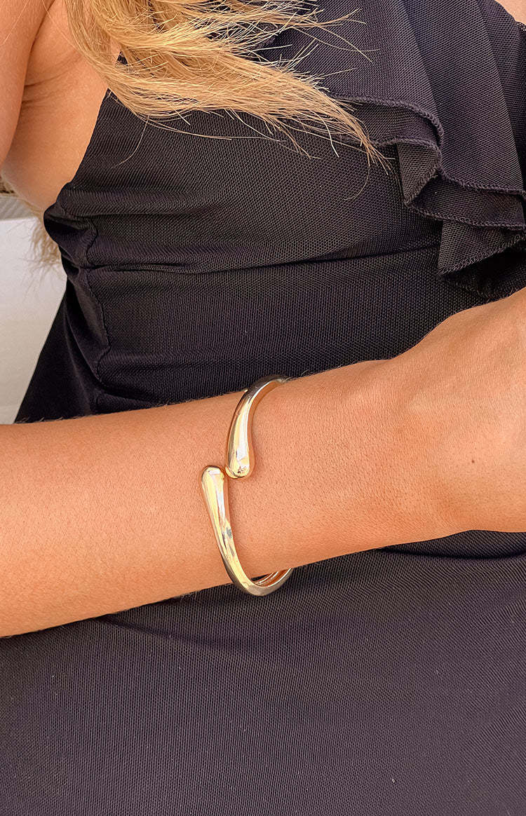 Juno Gold Cuff Bracelet-Vavasi.All Rights Reserved.