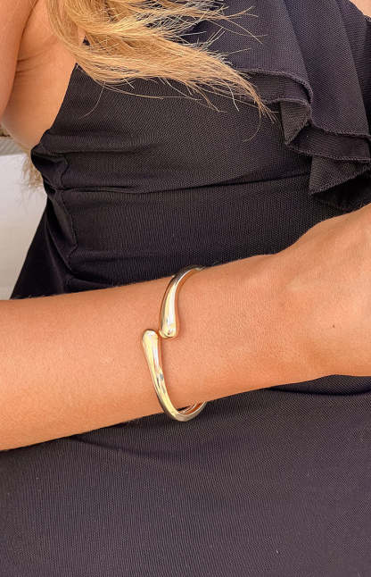 Juno Gold Cuff Bracelet-Vavasi.All Rights Reserved.