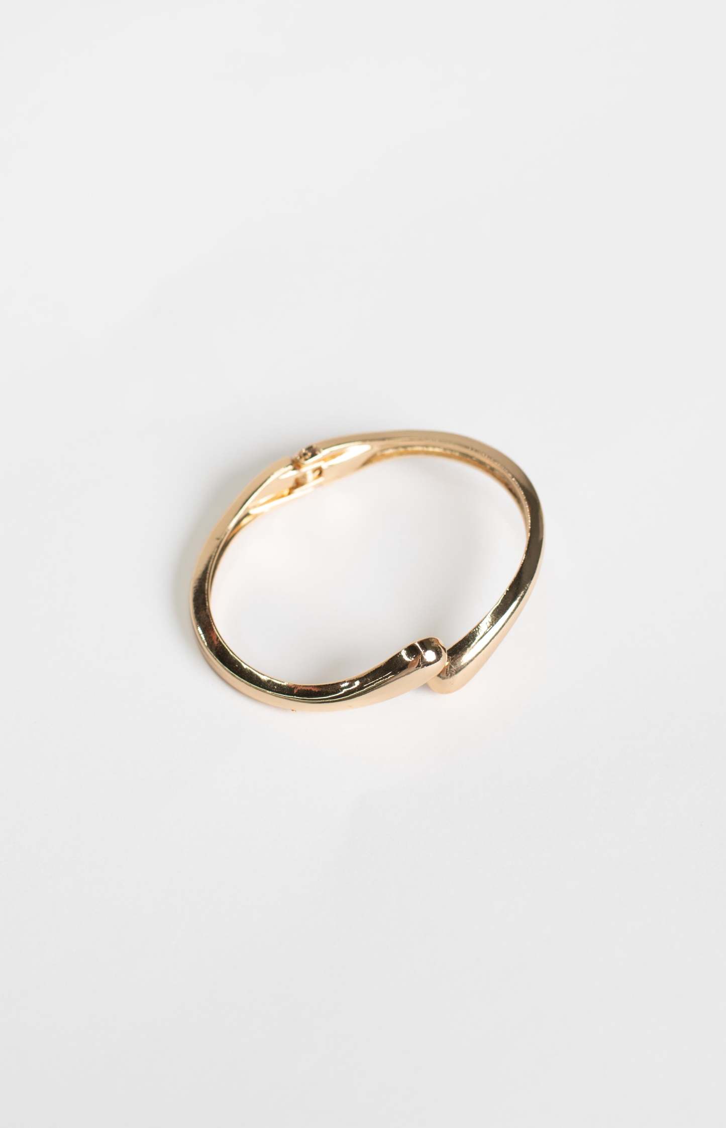 Juno Gold Cuff Bracelet-Vavasi.All Rights Reserved.