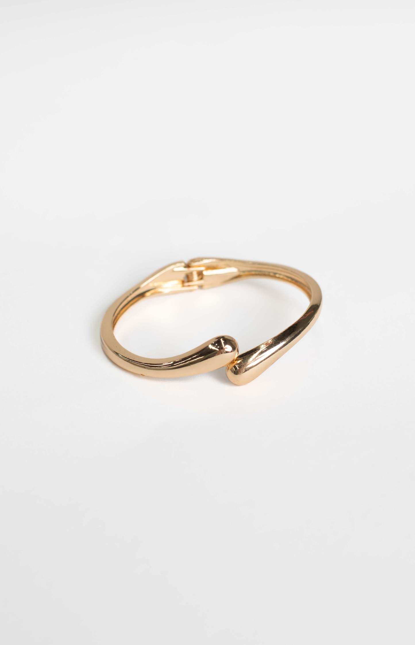 Juno Gold Cuff Bracelet-Vavasi.All Rights Reserved.