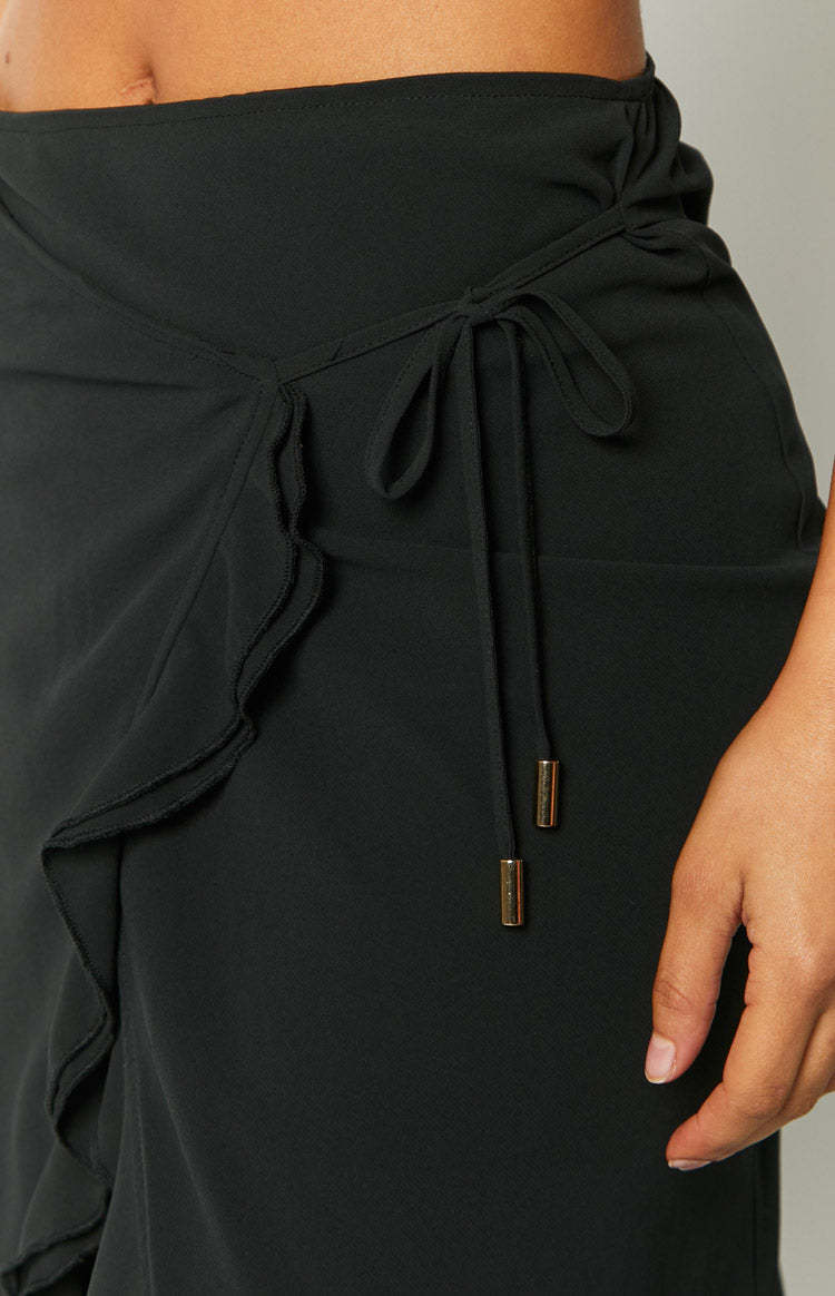 Jay Black Midi Skirt-Vavasi.All Rights Reserved.