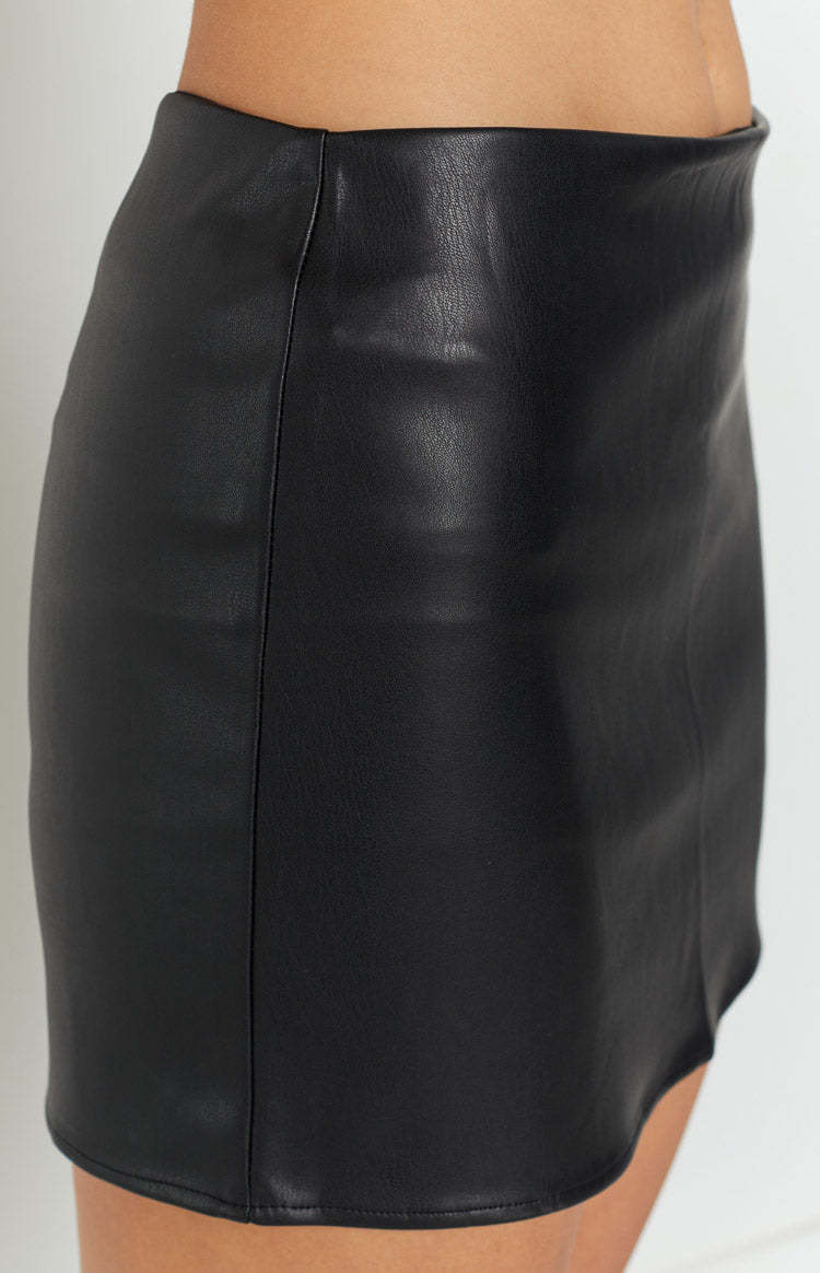 Kei Black PU Mini Skirt-Vavasi.All Rights Reserved.