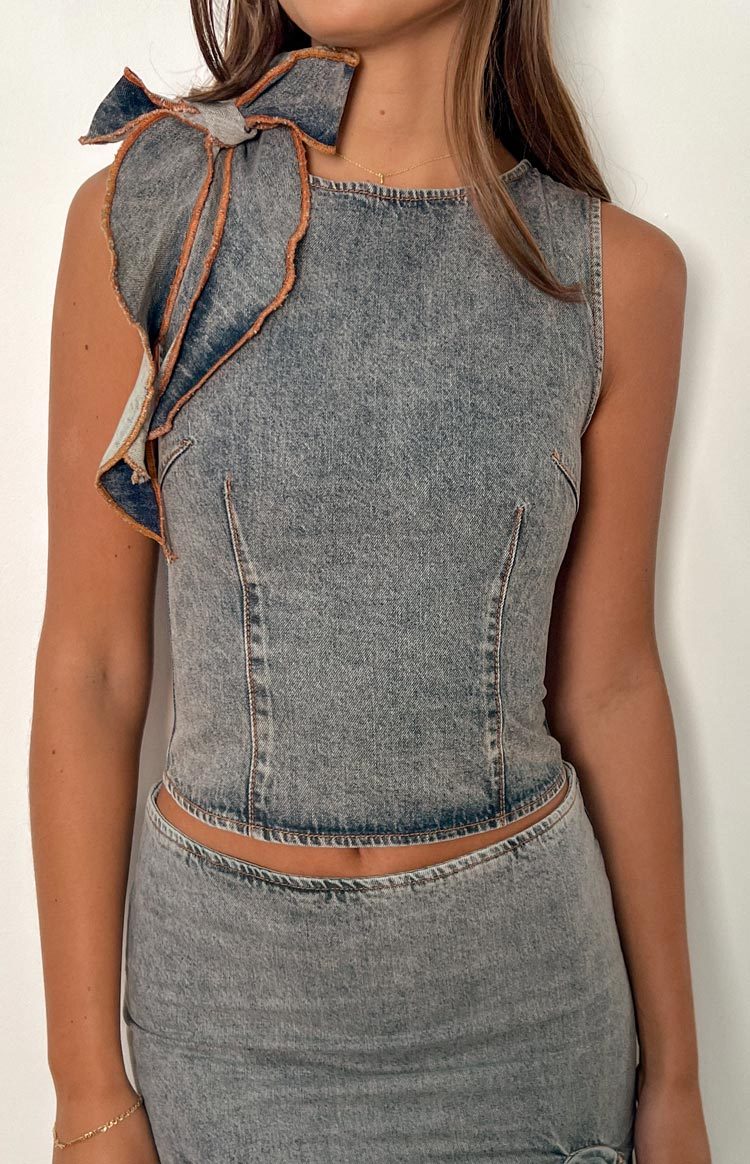 Lioness Rendezvous Faded Denim Top-Vavasi.All Rights Reserved.