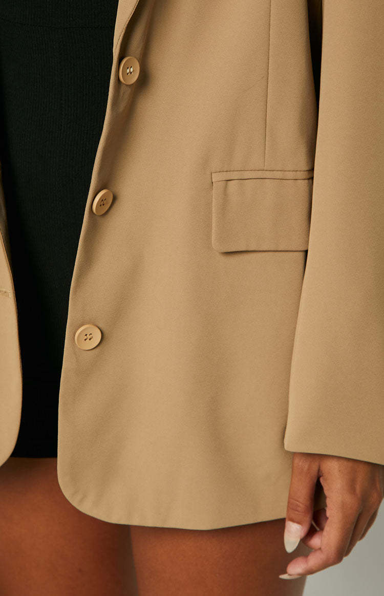 Logan Tan Oversized Blazer-Vavasi.All Rights Reserved.