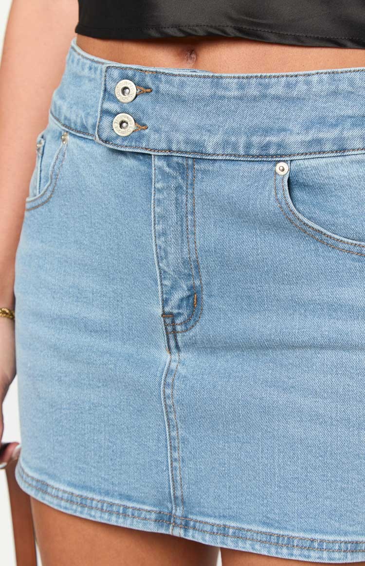 Ria Light Wash Denim Mini Skirt-Vavasi.All Rights Reserved.