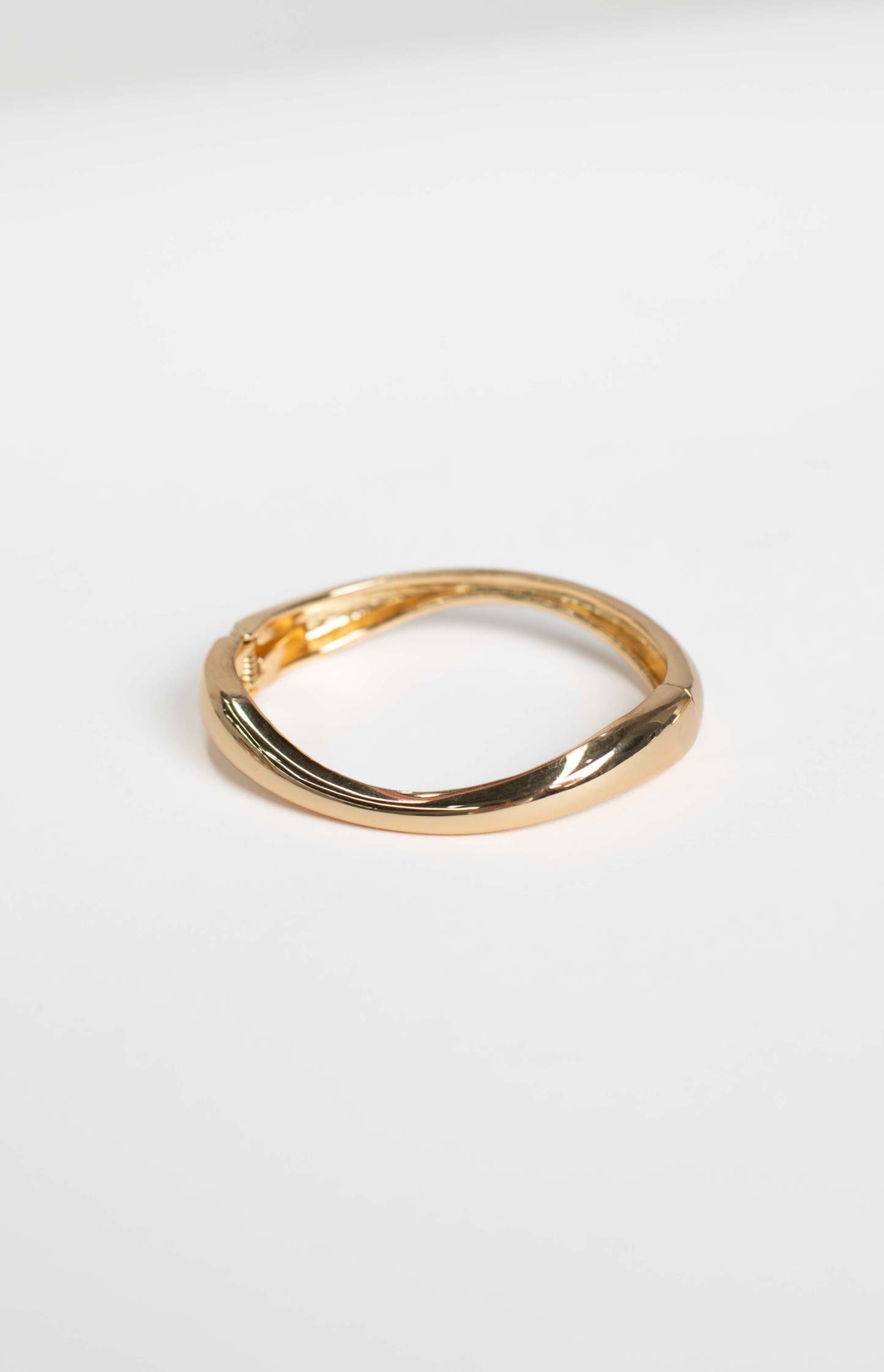 Suri Gold Cuff Bracelet-Vavasi.All Rights Reserved.